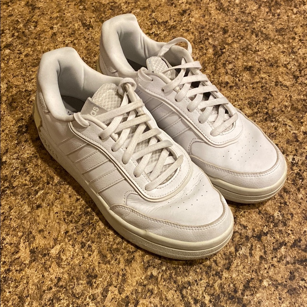 Adidas White Classic Sneakers Low-Top Design